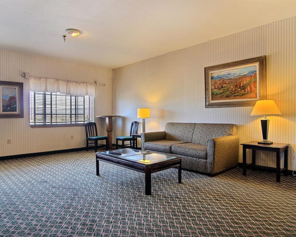 Quality Inn & Suites Grants - I-40 Exterior photo