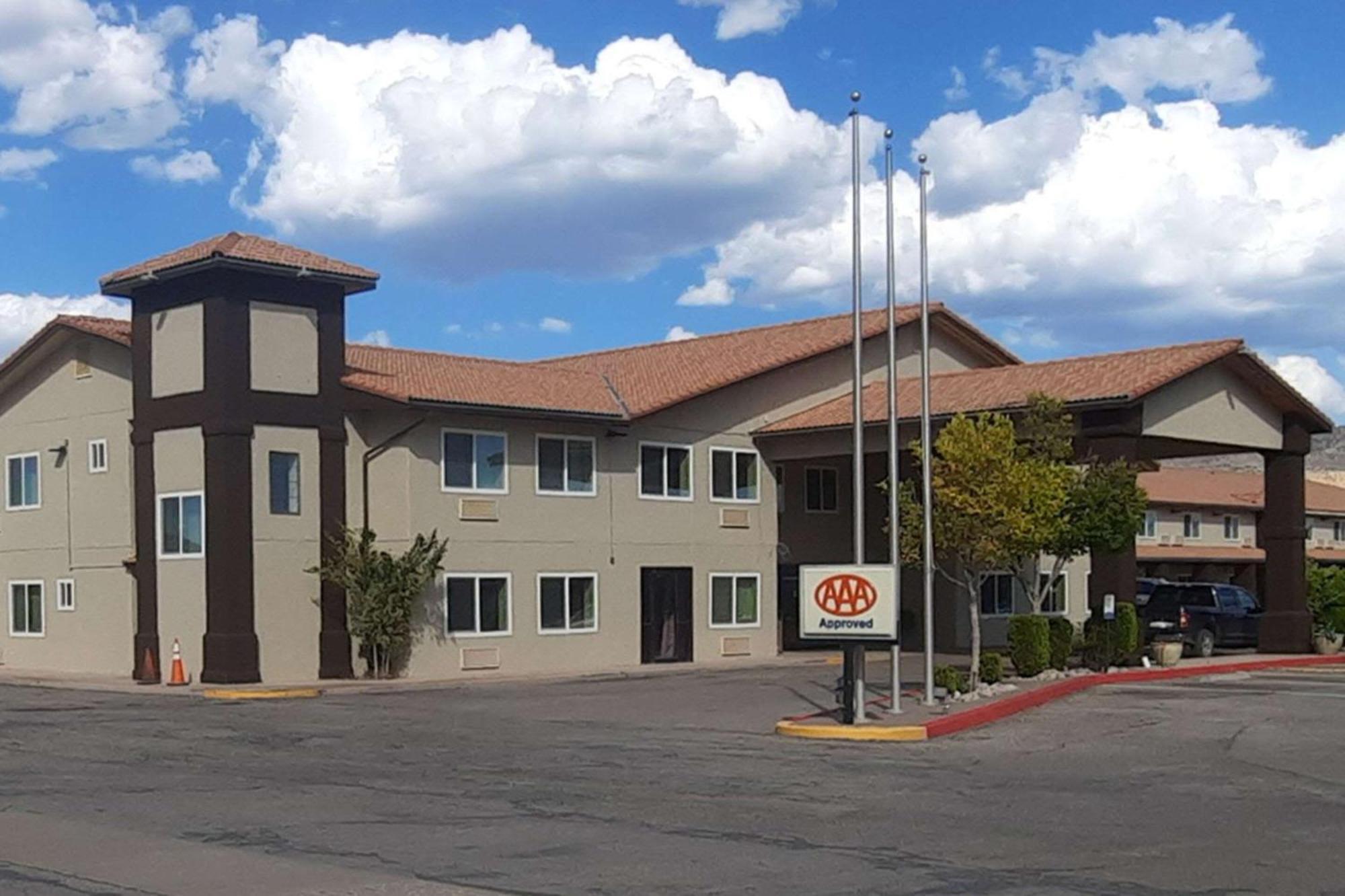 Quality Inn & Suites Grants - I-40 Exterior photo